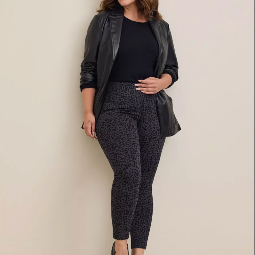 Torrid Pixie Black Leopard Pants- size 2